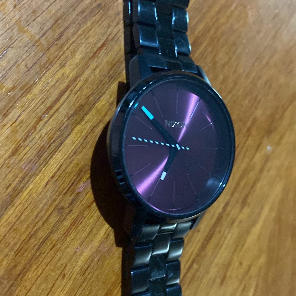 Nixon women’s watch “ pink “ face - Picture 6 of 7